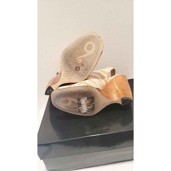 Boutique 9 Beige Textured Wood Heel Bootie Shoe Size 7.5 - Picture 7 of 8